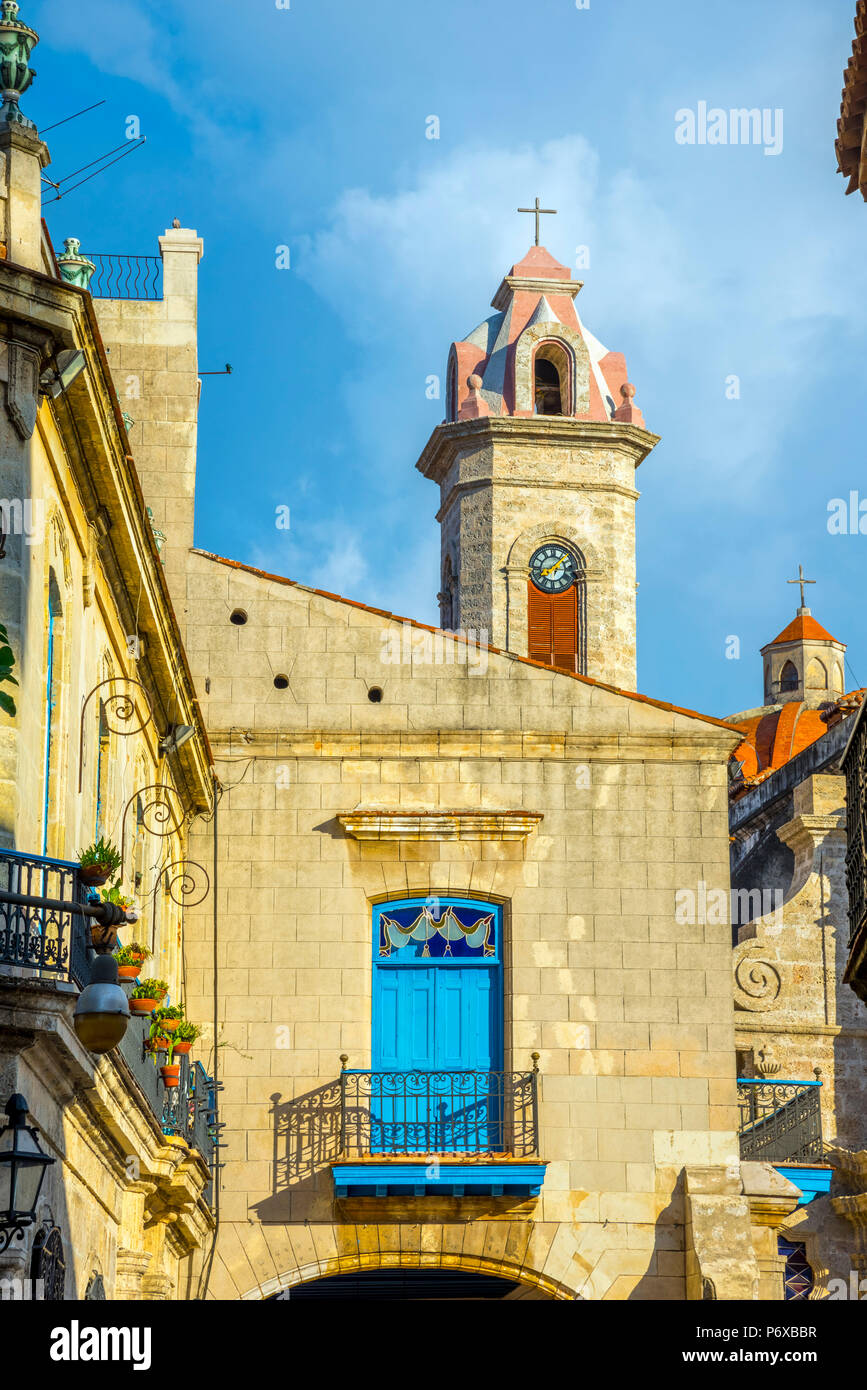 Cuba, La Havane, La Habana Vieja, la Plaza de la Catedral, la cathédrale de la Vierge Marie de l'Immaculée Conception ou Catedral de la Virgen Maria de la Concepcion Inmaculada Banque D'Images