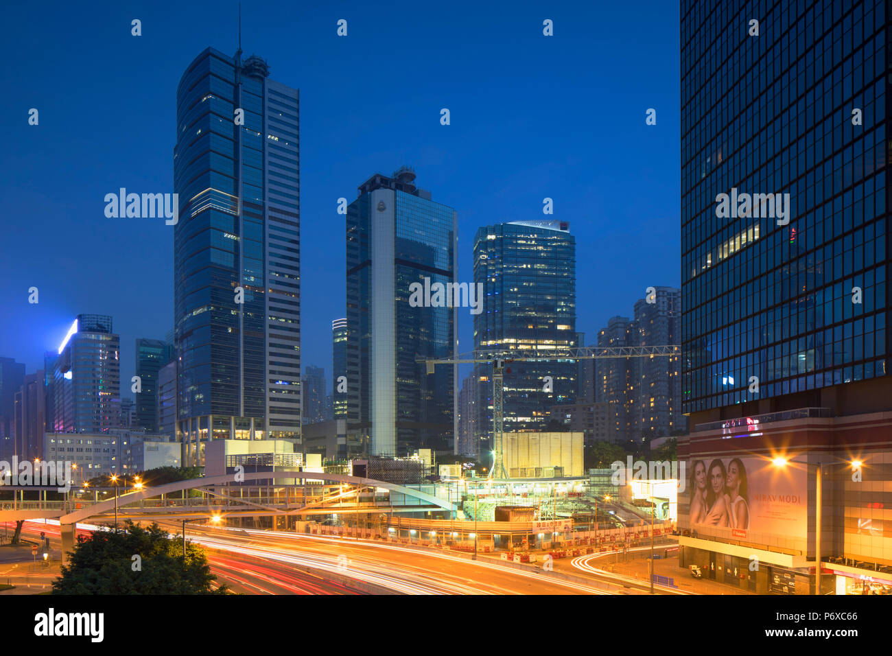 Connaught Road, au crépuscule, l'Amirauté, de l'île de Hong Kong, Hong Kong, Chine Banque D'Images