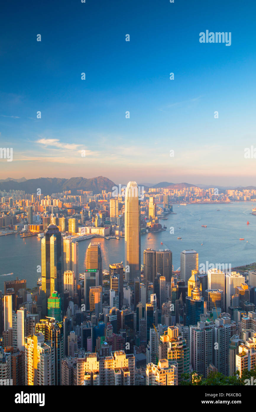 Skyline de l'île de Hong Kong et de Kowloon de Victoria Peak, l'île de Hong Kong, Hong Kong Banque D'Images