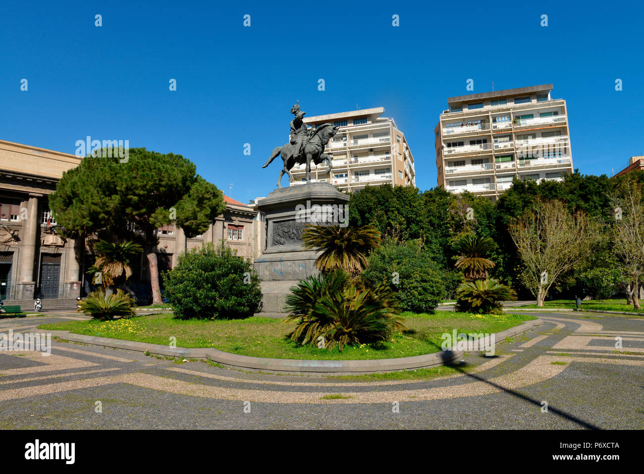 Reiterdenkmal, Vittorio Emanuele II, Piazza Roma, Catania, sicilia, Italie Banque D'Images