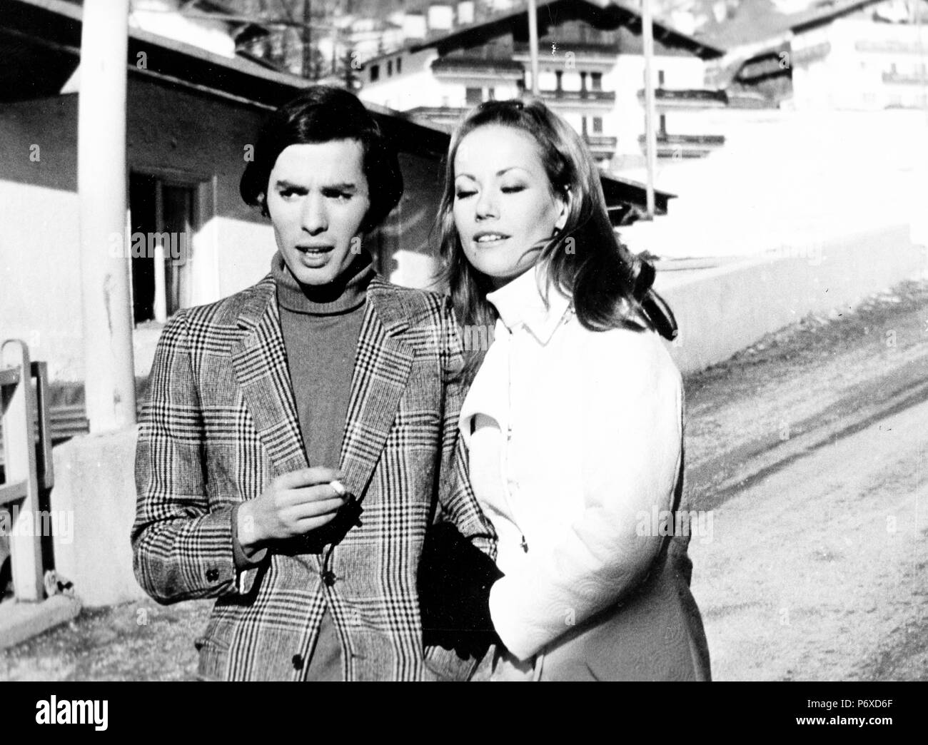 Pierre clementi, Claudine Auger, Cortina d'Ampezzo, 1968 Banque D'Images