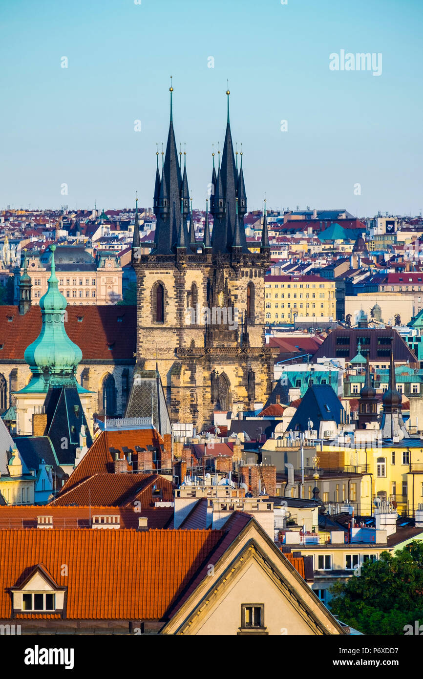 République tchèque, Prague. Avis de Mala Strana Vieille Ville de Letna Park, sur la colline de Letna. Banque D'Images