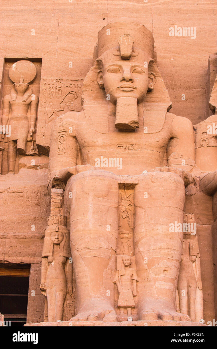 L'Egypte, Abou Simbel, le Grand Temple, connu sous le nom de temple de Ramsès II Banque D'Images