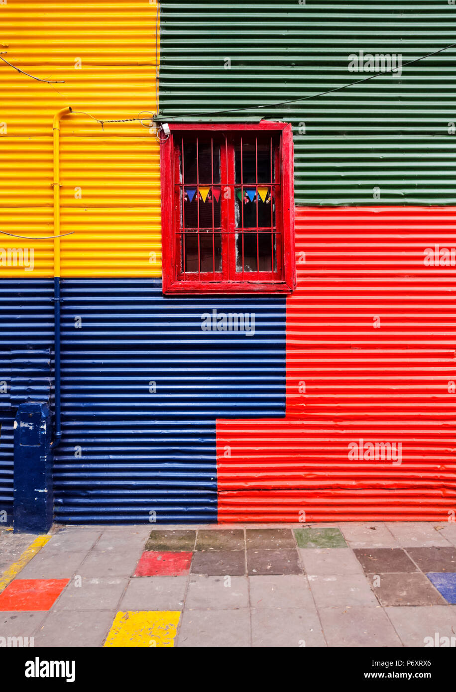 L'ARGENTINE, Buenos Aires, colorés typiques Mur d'une maison dans quartier de La Boca. Banque D'Images