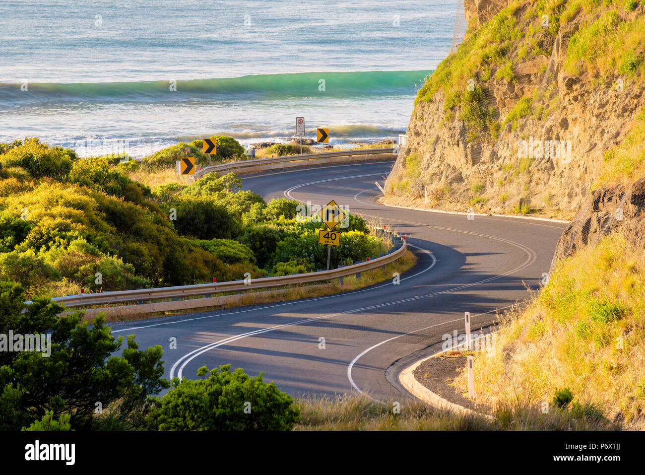 Great Ocean Road, Victoria, Australie. Route de flexion. Banque D'Images