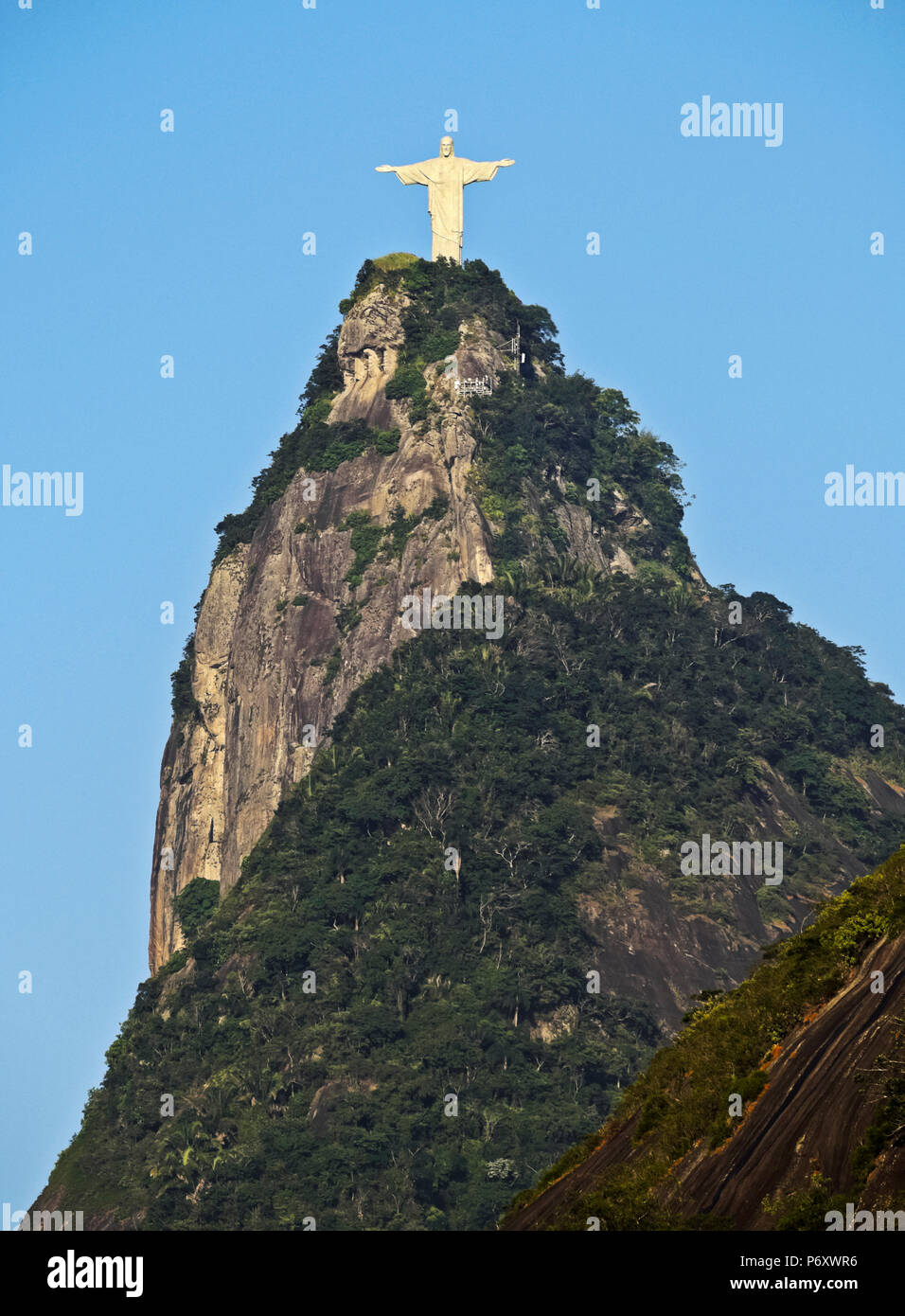Brésil, Rio de Janeiro, Statue du Christ Rédempteur au sommet du Corcovado vue de Santa Marta. Banque D'Images