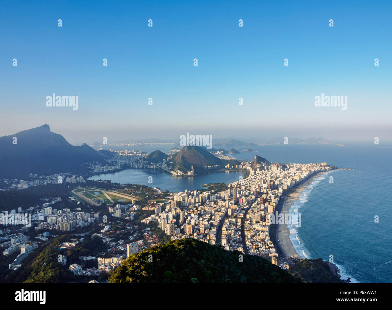 Cityscape vu de la montagne Dois Irmãos, Rio de Janeiro, Brésil Banque D'Images