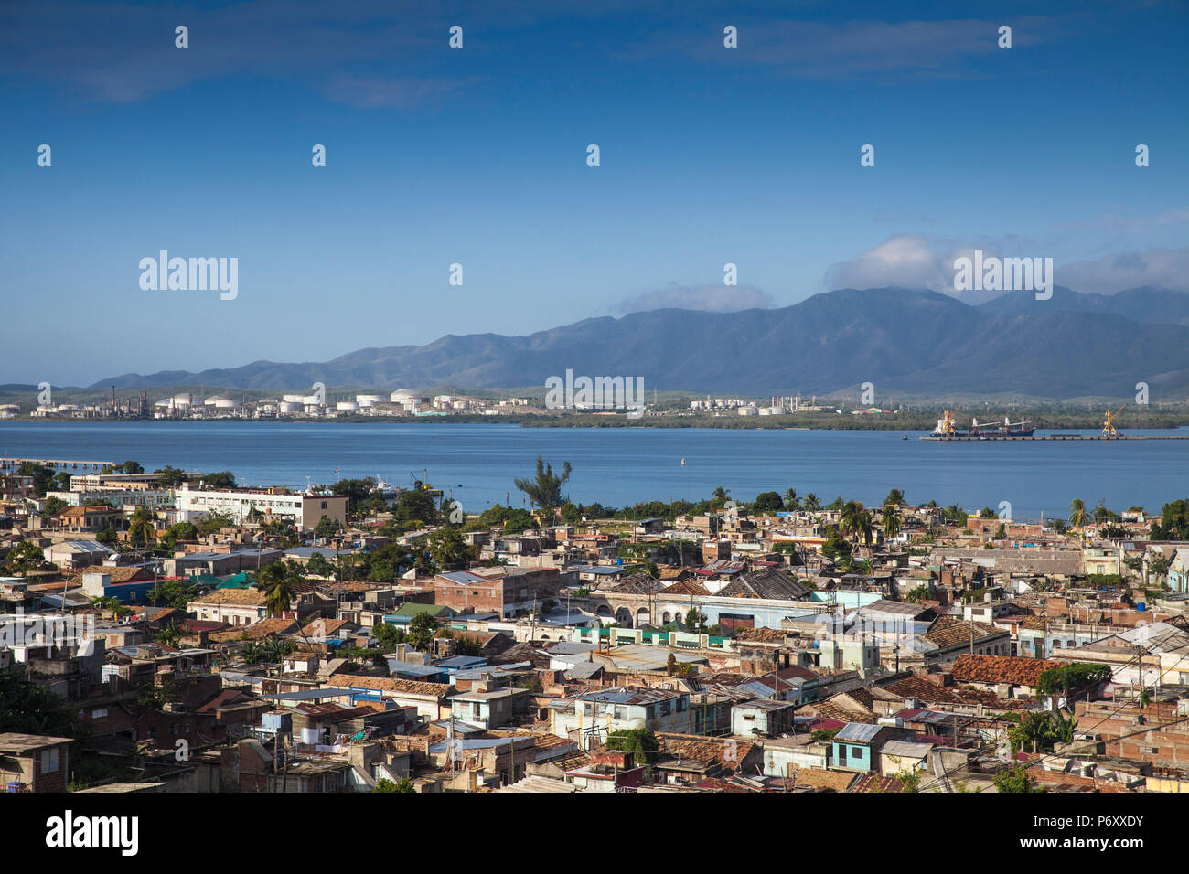 Cuba, Province de Santiago de Cuba, Santiago de Cuba, vue sur la ville de El Tivoli, Banque D'Images