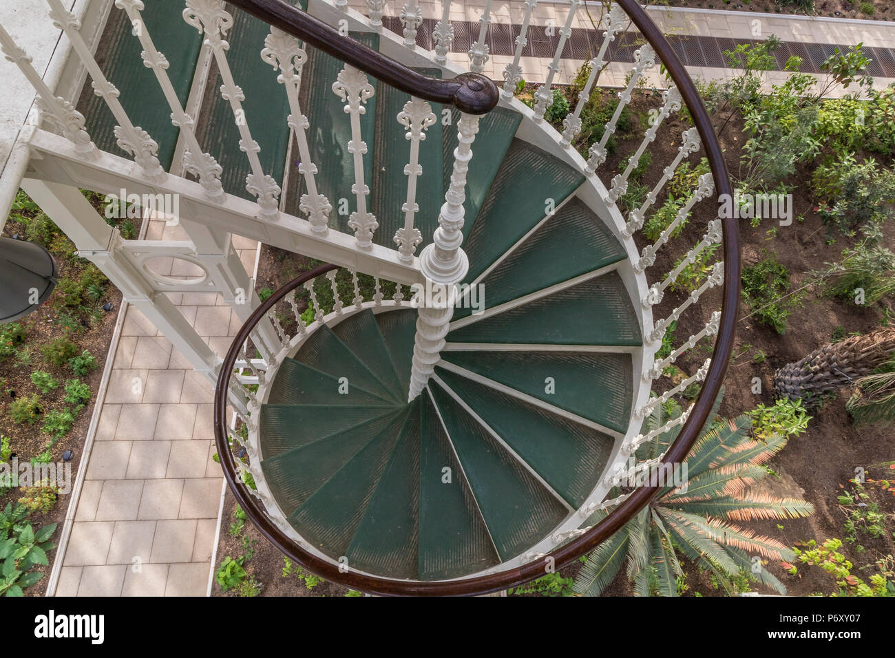 Escaliers en spirale à la Temperate House récemment restaurée à Royal Botanic Gardens à Kew , Kew Gardens, Londres, Royaume-Uni Banque D'Images
