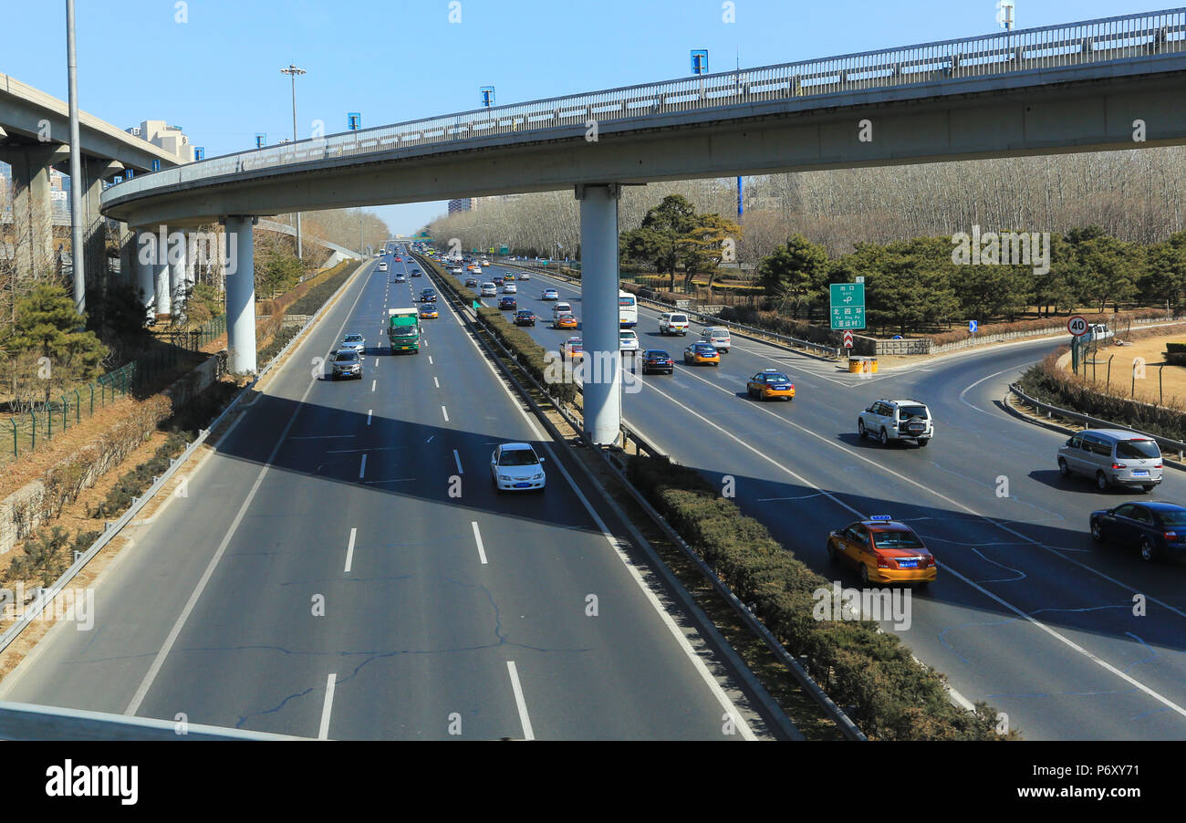 Un échangeur routier à plusieurs niveaux, à Beijing, en Chine. Banque D'Images