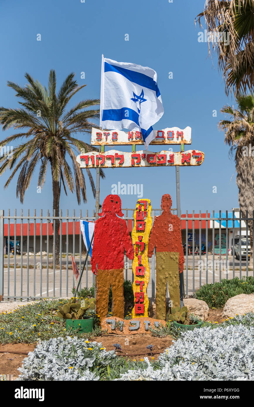 Israël, Tel Aviv - 18 Avril 2018 : Mémorial pour la discothèque Dolphinarium une attaque terroriste du Hamas massacre le 1er juin 2001 - sur Yom Hazikaron, Tel Aviv Banque D'Images