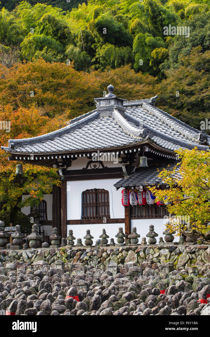 Le Japon, Kyoto, de Arashiyama, Adashino Nenbutsu-Ji Temple, - statues bouddhiques, représentant les morts Banque D'Images