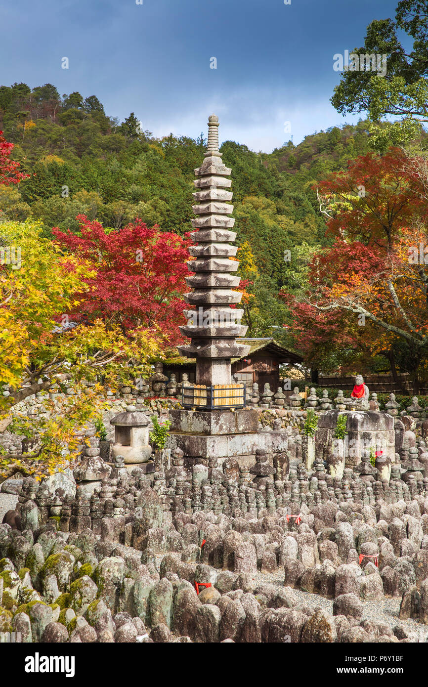 Le Japon, Kyoto, de Arashiyama, Adashino Nenbutsu-Ji Temple, - statues bouddhiques, représentant les morts Banque D'Images