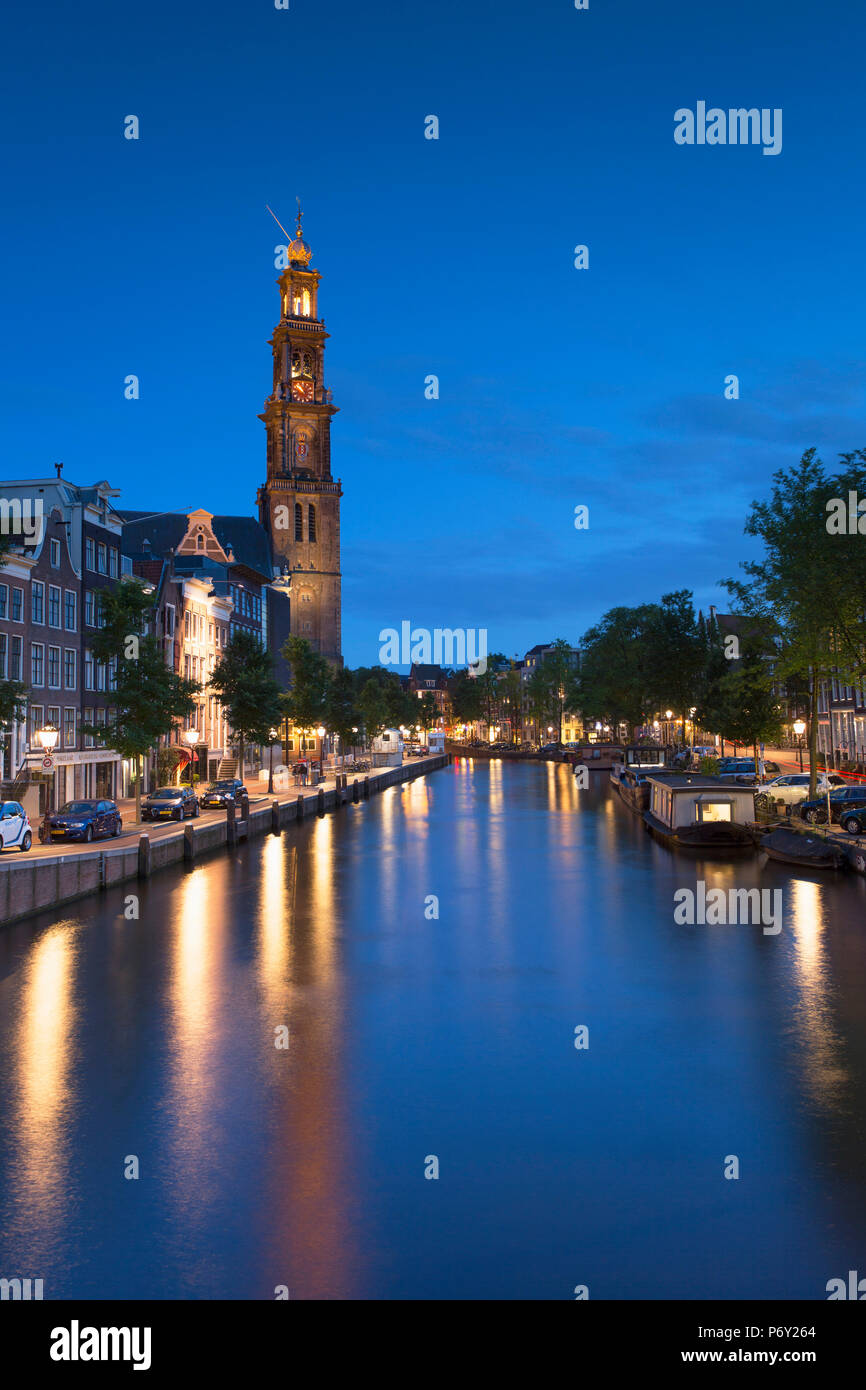 Sur le canal Prinsengracht et à la tombée de la Westerkerk, Amsterdam, Pays-Bas Banque D'Images