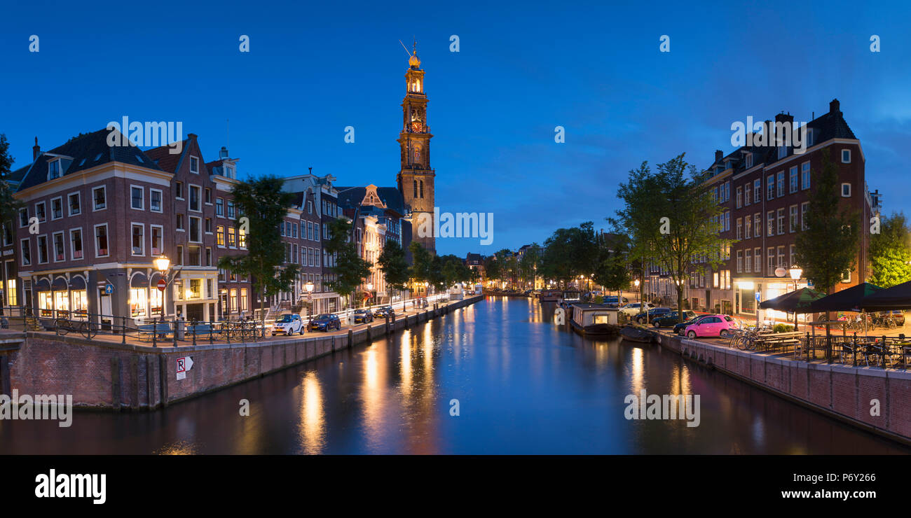 Sur le canal Prinsengracht et à la tombée de la Westerkerk, Amsterdam, Pays-Bas Banque D'Images