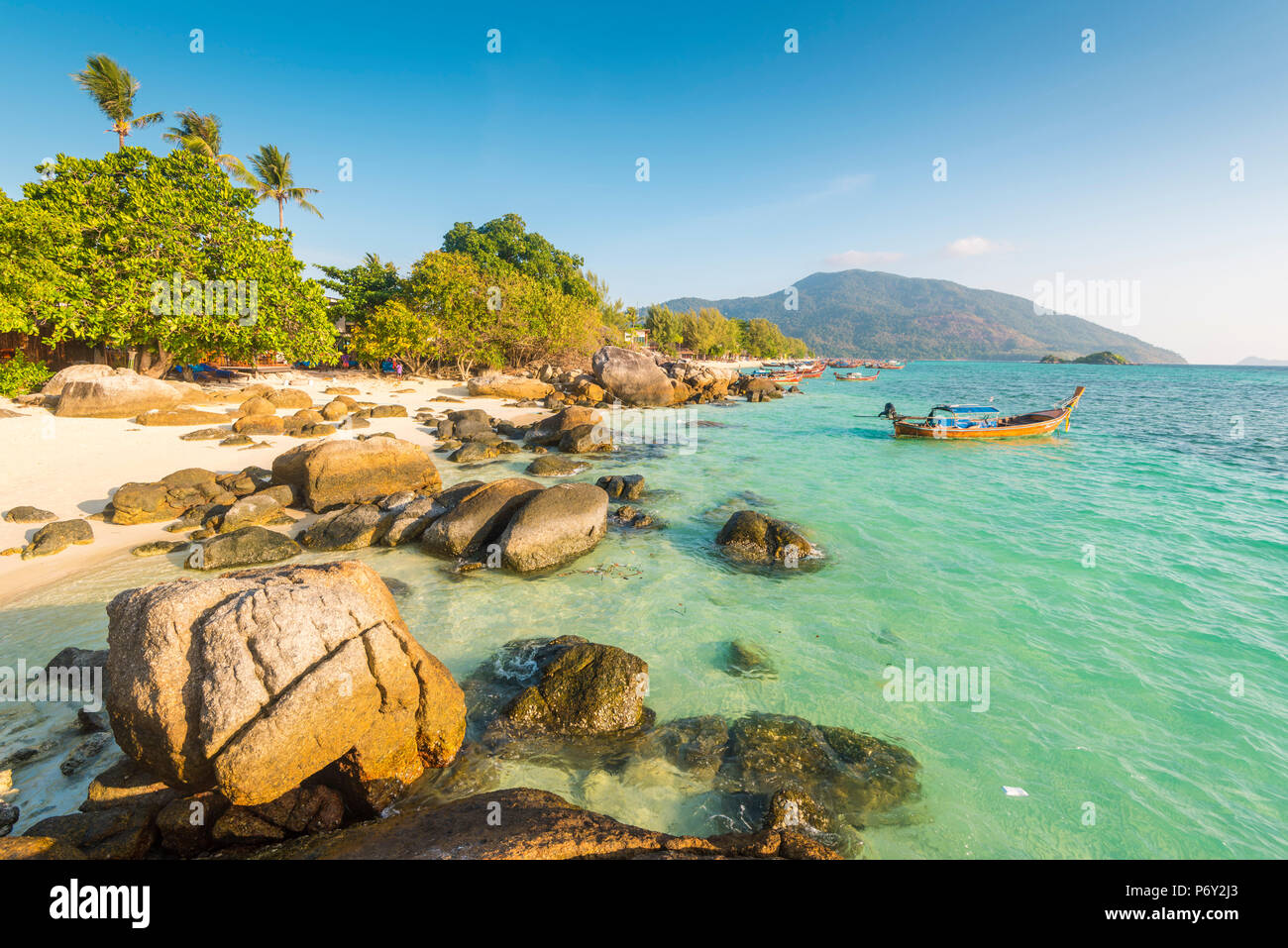 Sunrise Beach, Ko Lipe, Ranong, Thaïlande. Paysage côtier. Banque D'Images