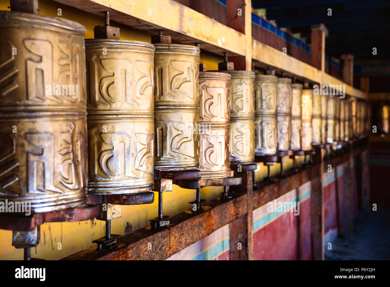 Roues de prière, Tandruk monastère près de Tsedang, Tibet, Chine Banque D'Images