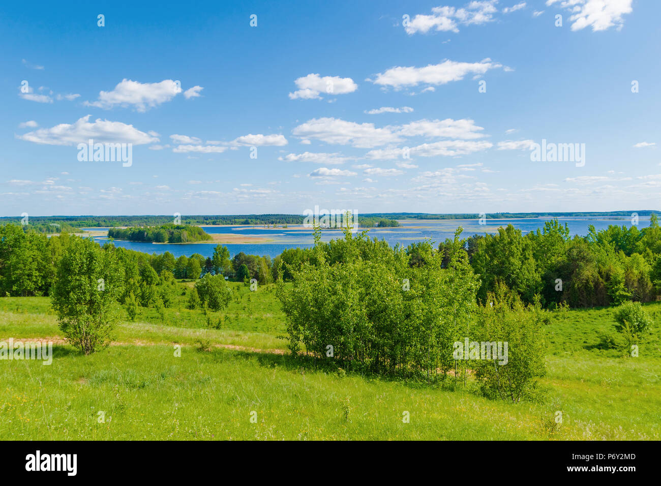 Belle vue sur les collines et les lacs de la région de Braslav, Bélarus Banque D'Images