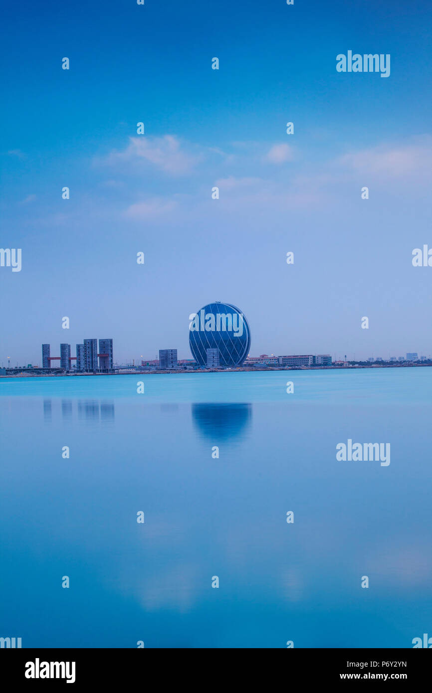 Emirats arabes unis, Abu Dhabi, Al Raha, vue de l'Administration centrale - il a d'abord Aldar bâtiment circulaire au Moyen-Orient Banque D'Images