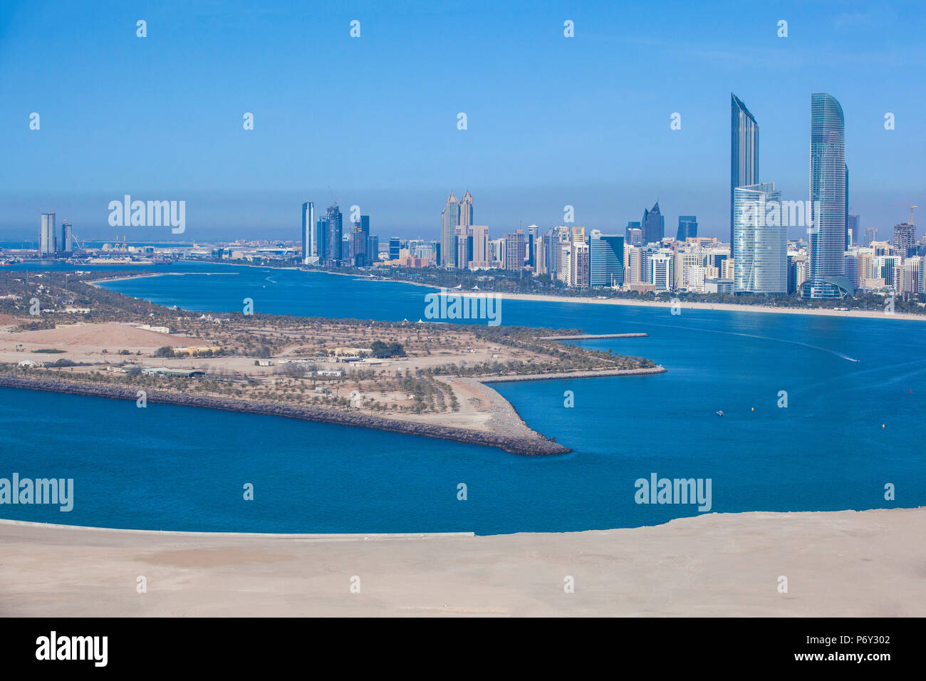 Emirats arabes unis, Abu Dhabi, vue d'Abu Dhabi en regardant vers la Corniche Banque D'Images