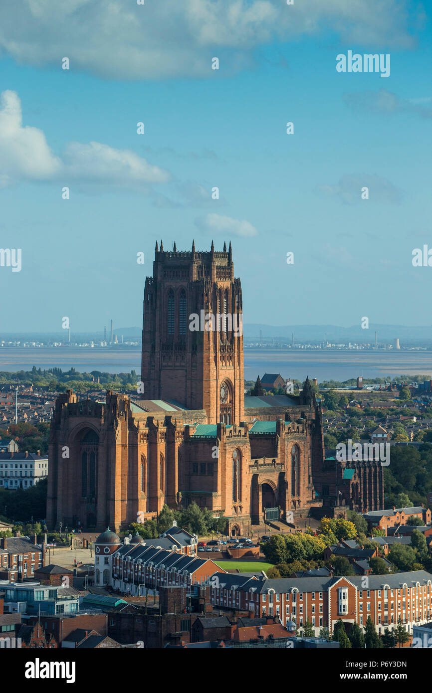 L'Angleterre, Liverpool, Merseyside, vue de la cathédrale de Liverpool construit sur le Mont St James Banque D'Images