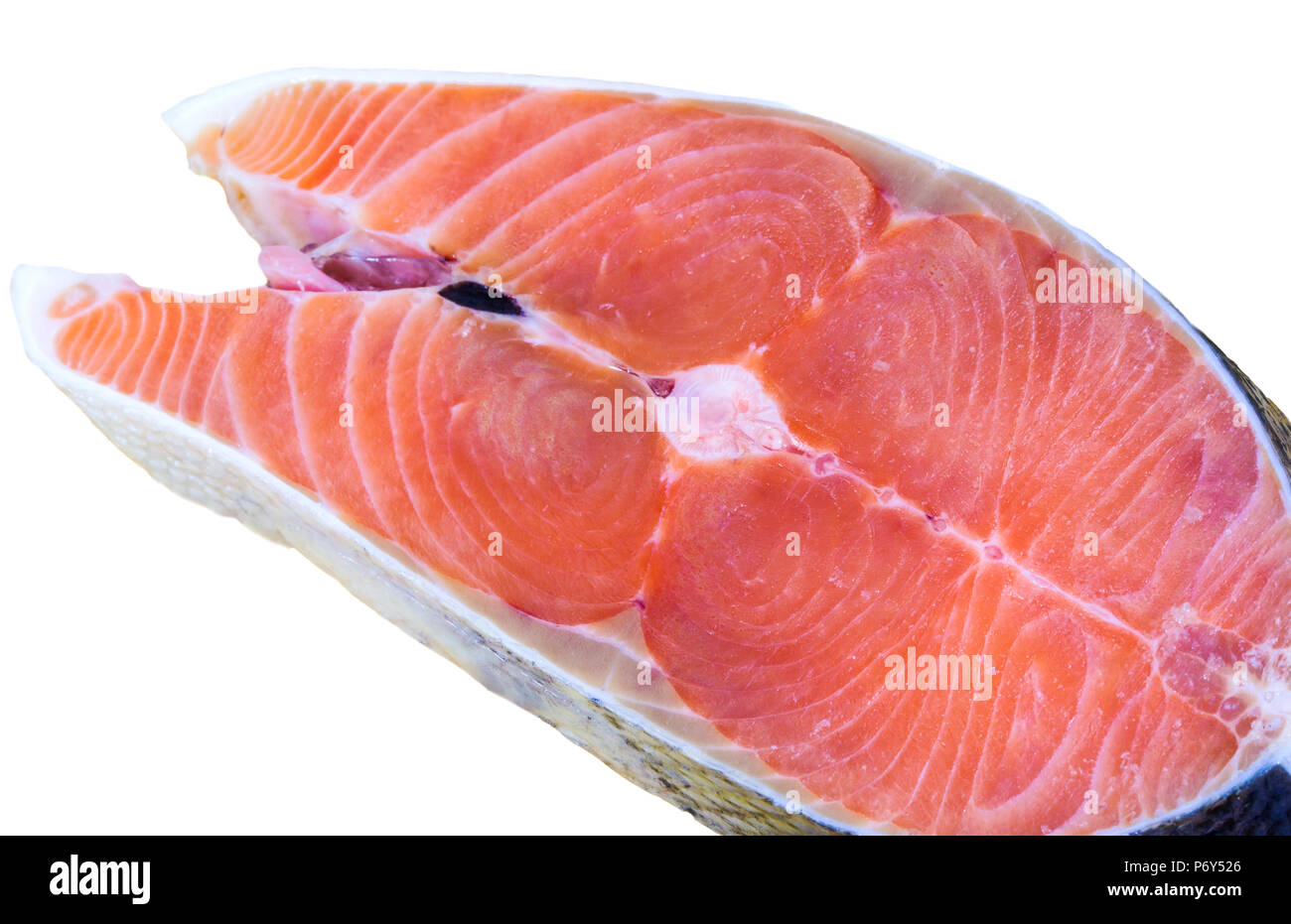 Close up de tranches de saumon frais isoler sur fond blanc. Banque D'Images