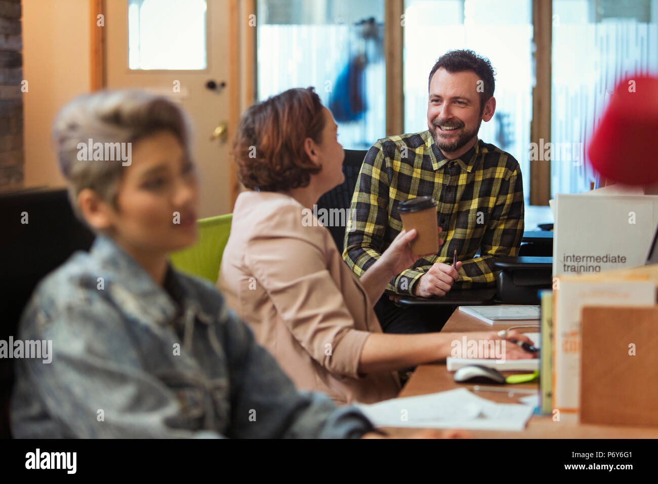 Creative Business, Talking in office Banque D'Images