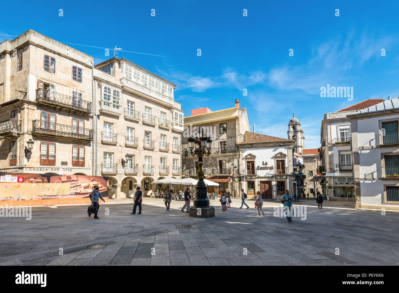 Vigo, Espagne - 20 mai 2017 : Vue de la place de la Constitution (da Plaza Constitucion) dans la ville de Vigo, Espagne. Banque D'Images