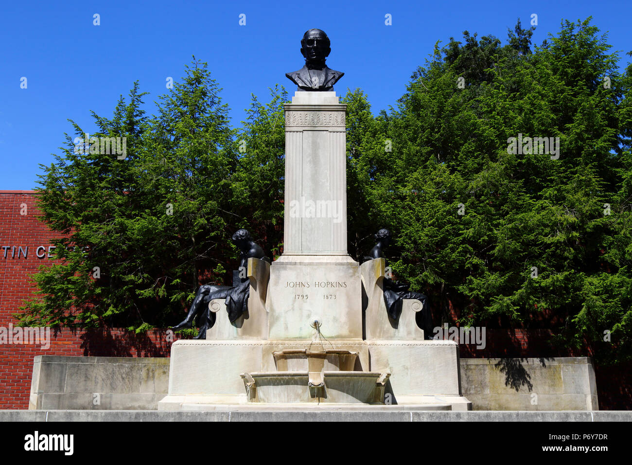 Monument de l'Université Johns Hopkins, le premier bienfaiteur de la Johns Hopkins University, Baltimore, Maryland, USA Banque D'Images