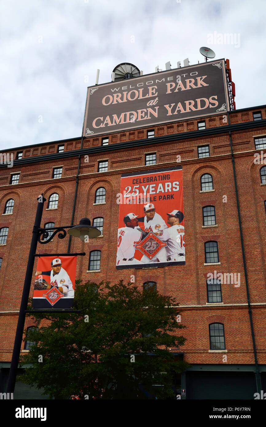 Banner célébrant 25 ans de l'équipe de baseball des Baltimore Orioles à Oriole Park, Camden yards, Baltimore, Maryland, États-Unis Banque D'Images
