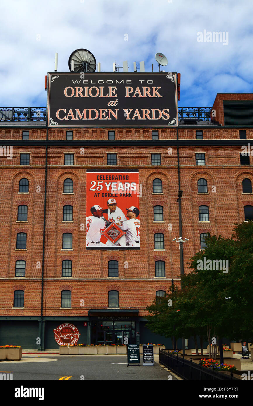 Banner célébrant 25 ans de l'équipe de baseball des Baltimore Orioles à Oriole Park, Camden yards, Baltimore, Maryland, États-Unis Banque D'Images