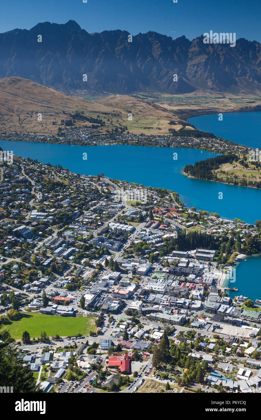 Nouvelle Zélande, île du Sud, de l'Otago, Queenstown, augmentation de la ville vue depuis le pont Skyline Gondola Banque D'Images