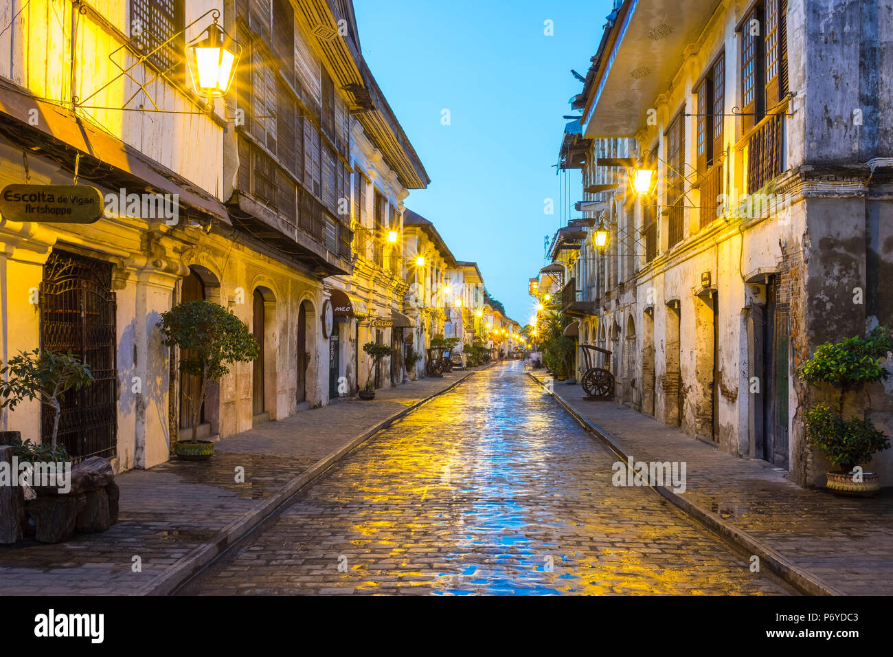 Calle Crisologo à l'aube, de la ville de Vigan, Ilocos Sur, Ilocos Region, Philippines Banque D'Images