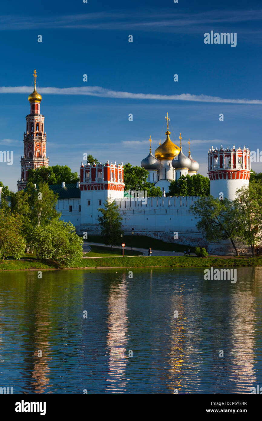 La Russie, de l'oblast de Moscou, Moscou, la région de Khamovniki, Monastère de Novodievitchi, fin d'après-midi Banque D'Images