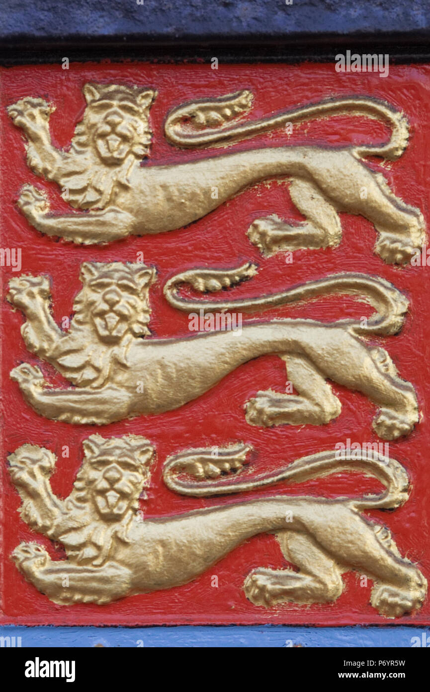 Des armoiries de l'Angleterre en pierre sculpté peint bouclier, trois Lions Banque D'Images