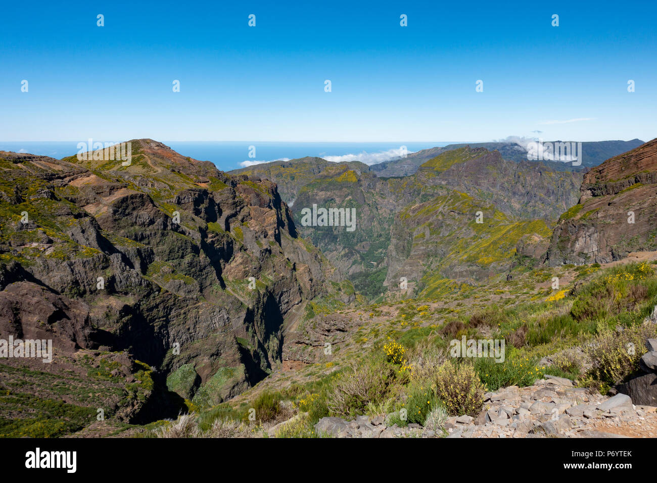 Vues de Pico do Arieiro, le troisième plus haut sommet de Madère. Banque D'Images
