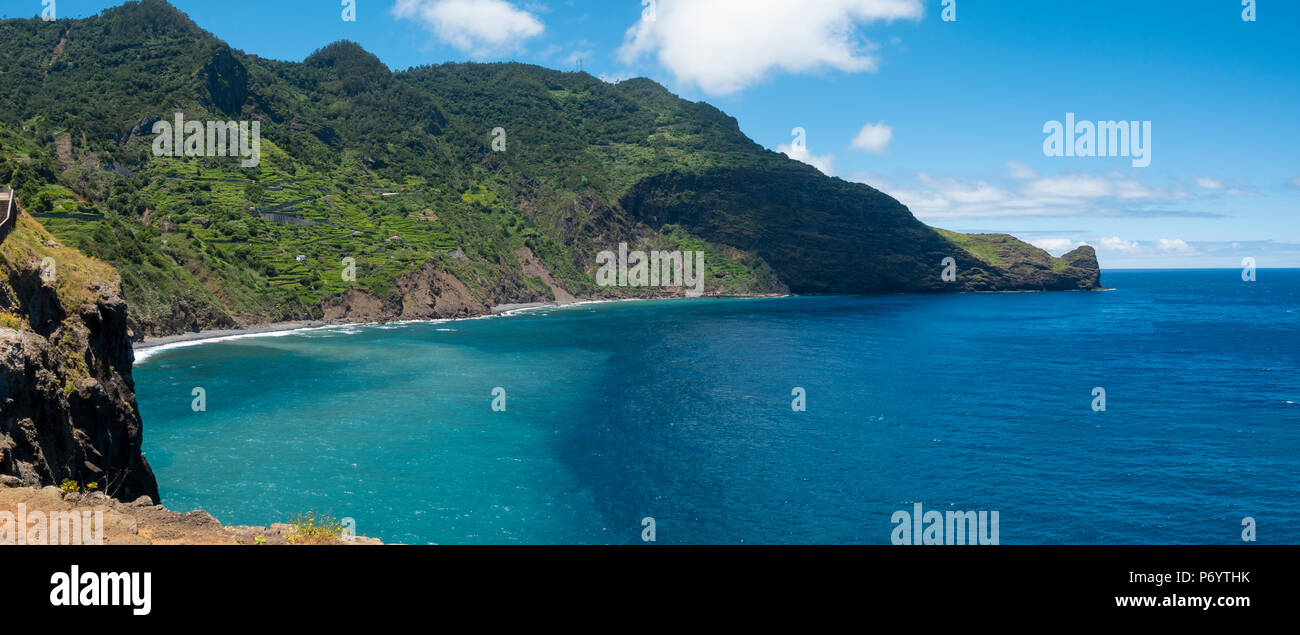 Point de vue de la grue nr Faial sur la côte nord-est de Madère Banque D'Images