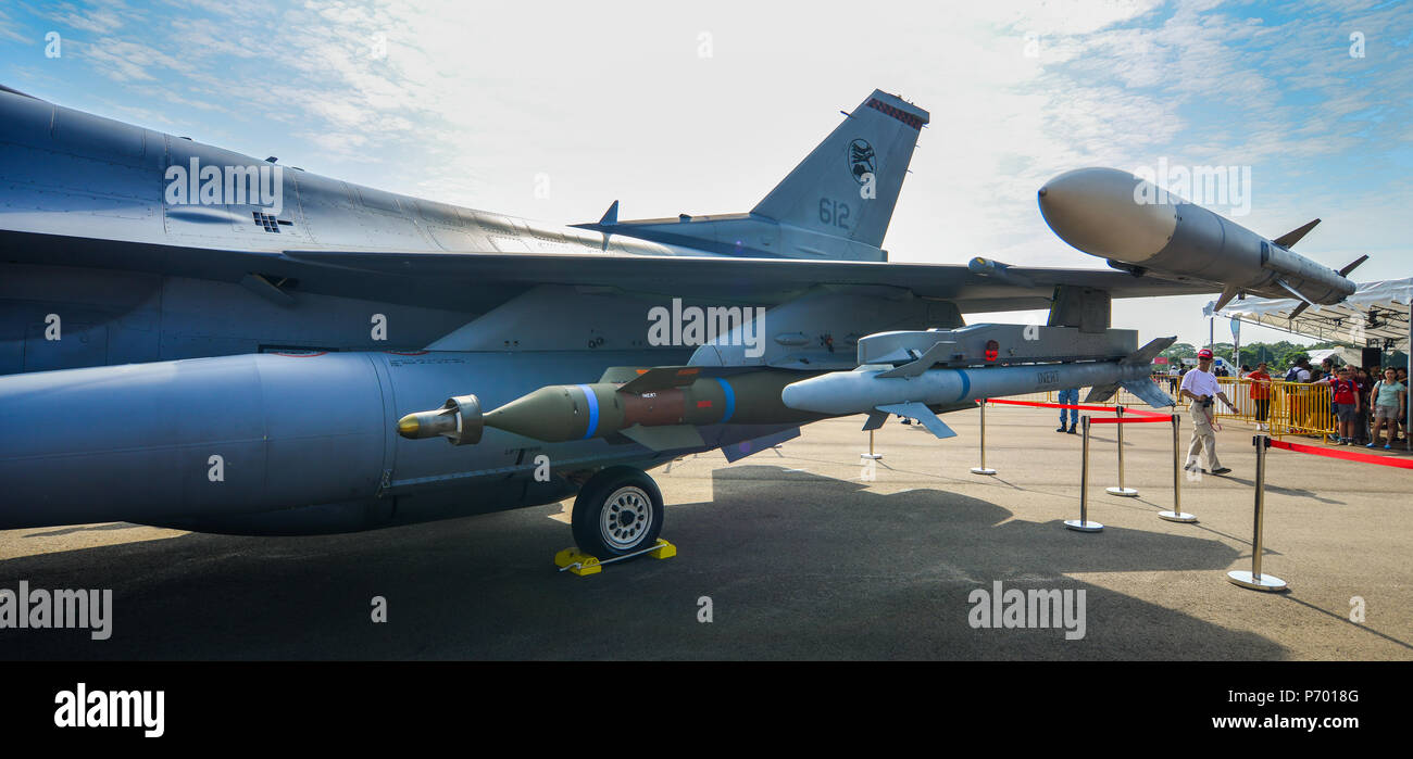 Singapour - Feb 10, 2018. Partie de Lockheed Martin F-16 Fighting Falcon chasseur de Singapour Air Force (RSAF) à Changi, Singapour. Banque D'Images