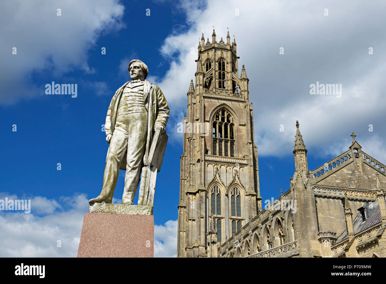Eglise St Botolph - la souche - et statue de politicien Herbert Ingram, Boston, Lincolnshire, Angleterre, Royaume-Uni Banque D'Images