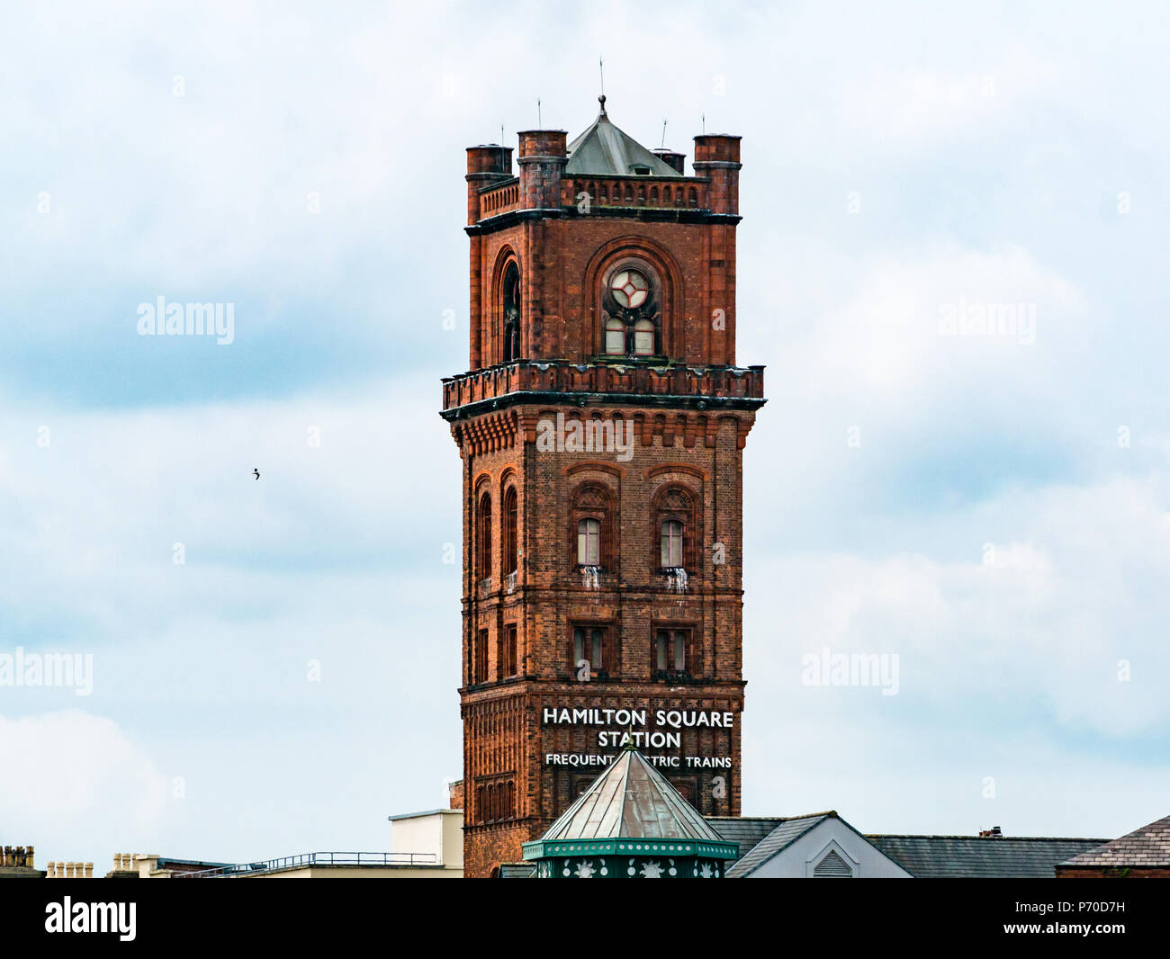 Vue de la tour demeure victorienne en briques rouges de Hamilton Square Gare, Birkenhead, Merseyside, England, UK Banque D'Images