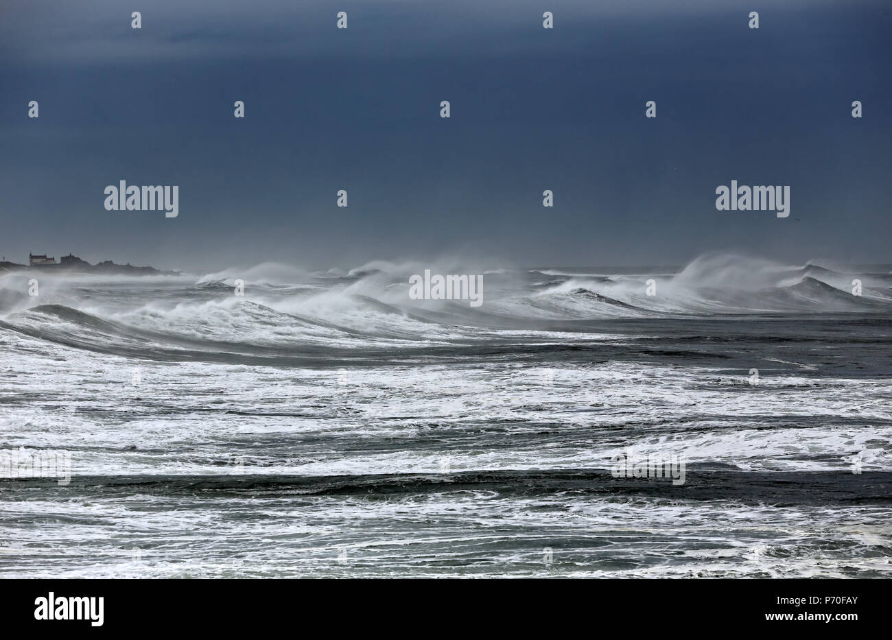 Le nord de la côte portugaise avant la pluie et d'orage Banque D'Images