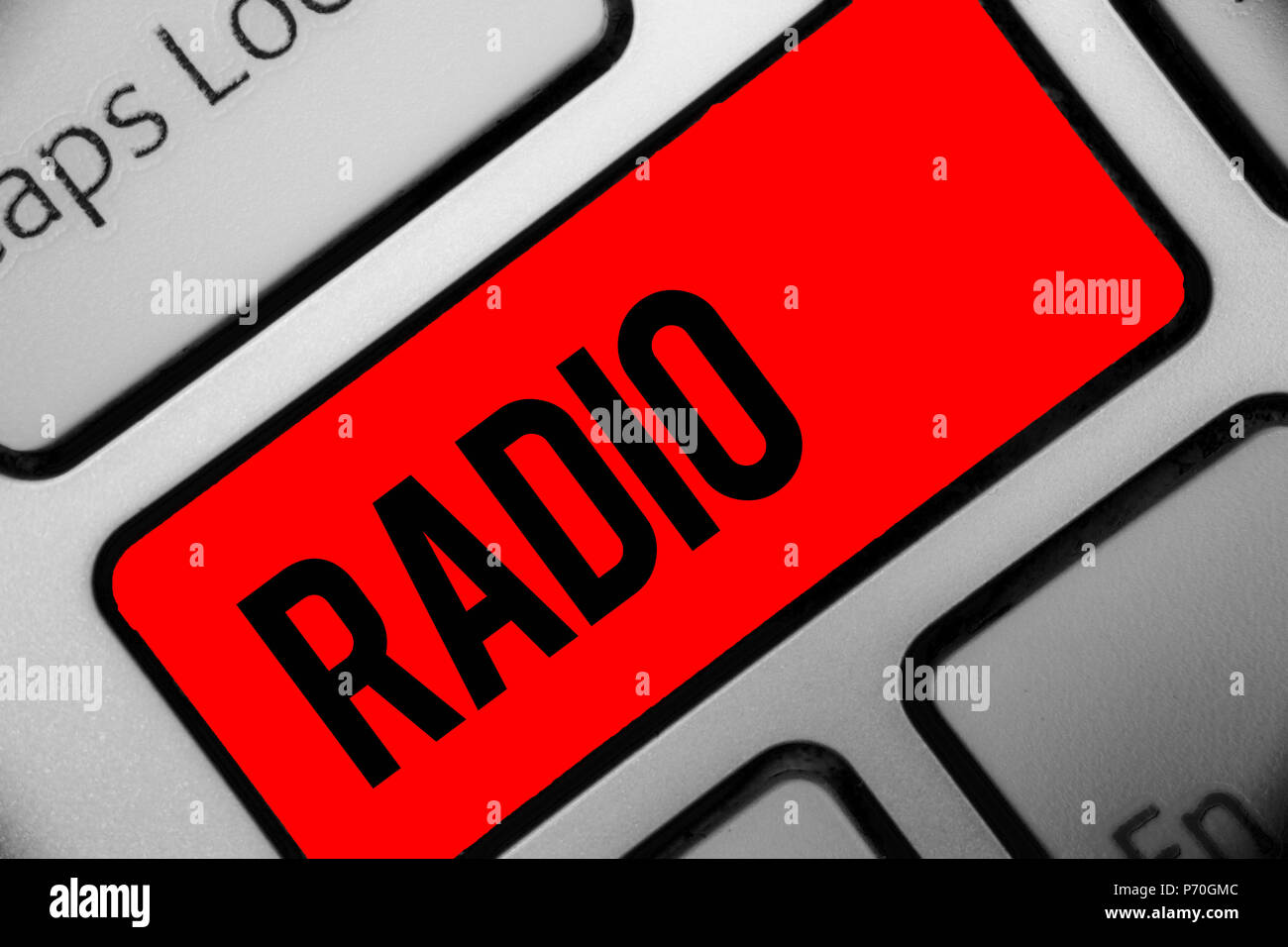 Texte de l'écriture l'écriture Radio. Sens Concept matériel électronique  utilisé pour l'écoute de diffuse des émissions montre gris argent Clavier  clé portable c Photo Stock - Alamy