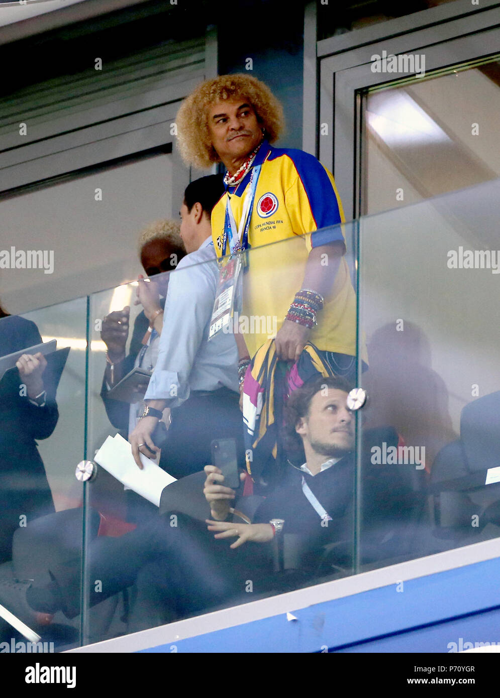 Ancien footballeur Colombien Carlos Valderrama est vu dans les stands lors de la Coupe du Monde FIFA 2018, série de 16 match au stade du Spartak de Moscou. Banque D'Images
