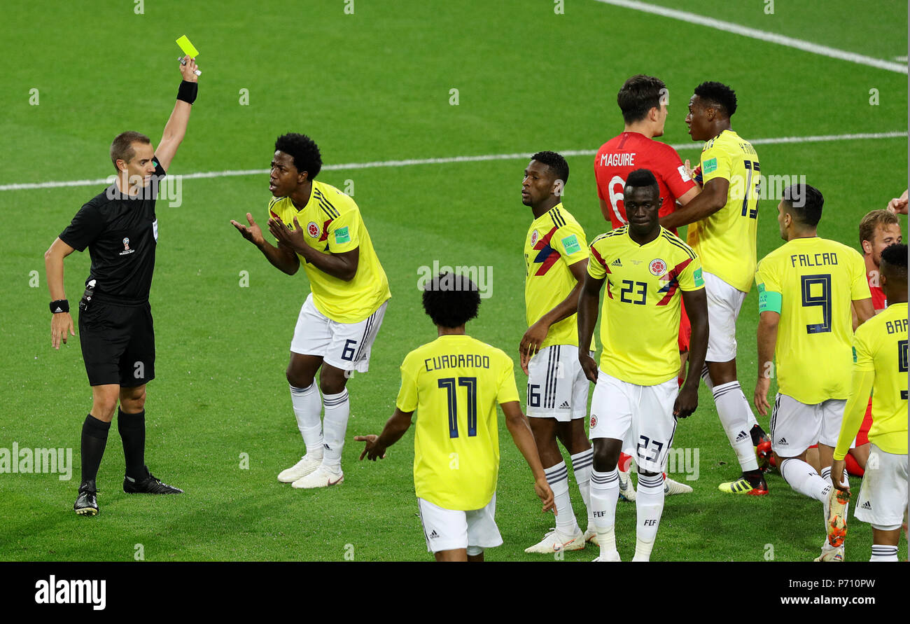 Match Arbitre Mark Geiger à Gauche Montre La Colombie
