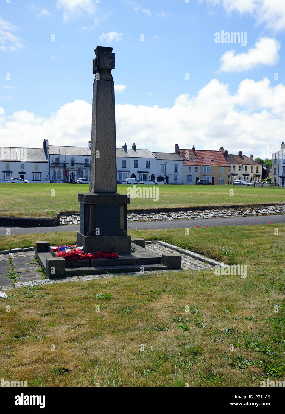 Mémorial de la guerre de pierre en forme de croix de Victoria Village Seaton Carew Hartlepool England UK Banque D'Images