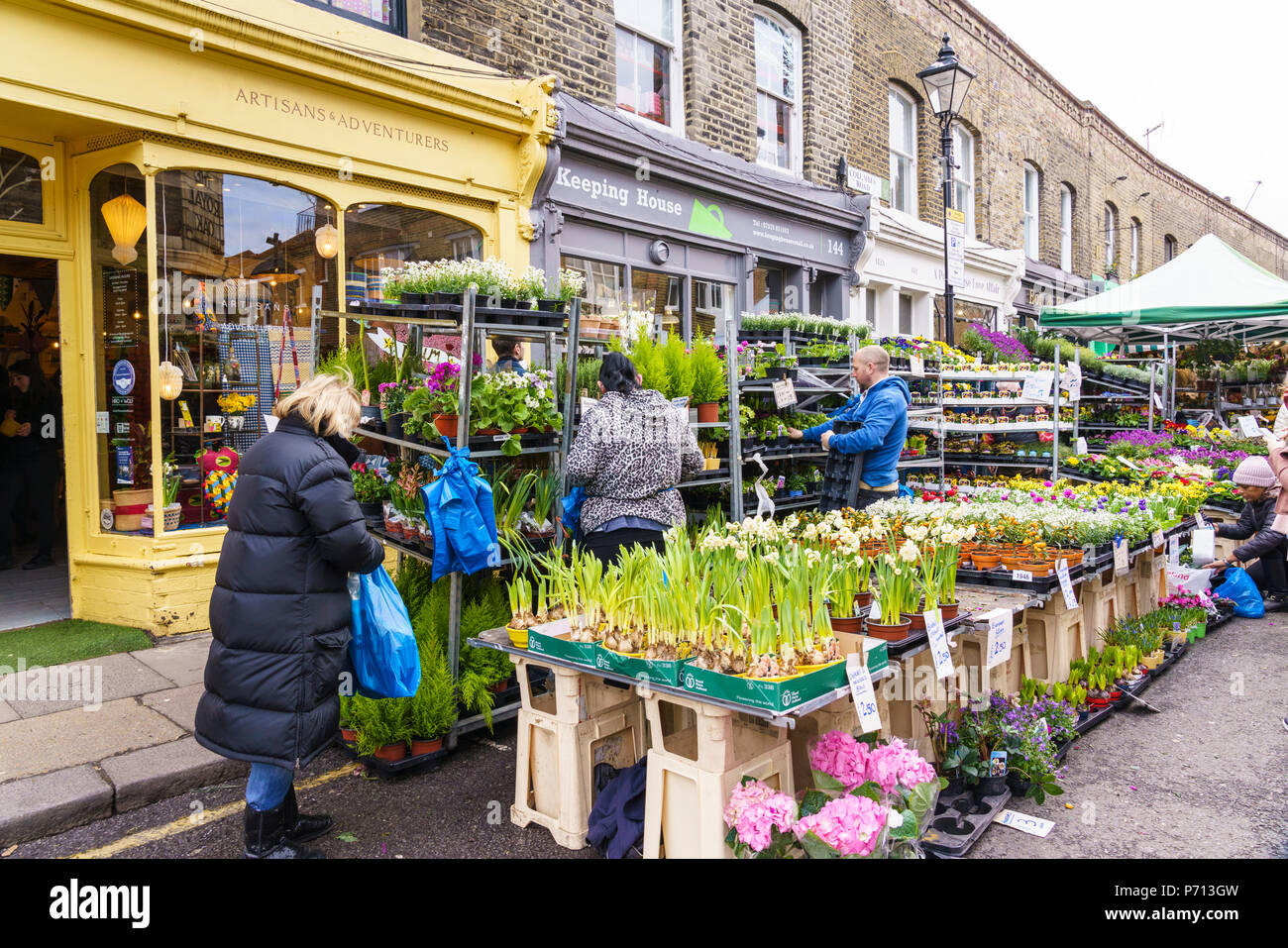 Columbia Road Flower Market, un très populaire marché dominical entre Hoxton et Bethnal Green dans l'Est de Londres, Londres, Angleterre, Royaume-Uni, Europe. Banque D'Images