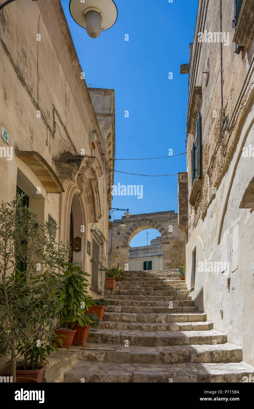 MATERA, ITALIE 12 Août 2017 : ruelle typique avec des escaliers de la vieille ville de Matera, Site du patrimoine mondial de l'Unesco et capitale européenne de la Culture 2019, Matera, Banque D'Images