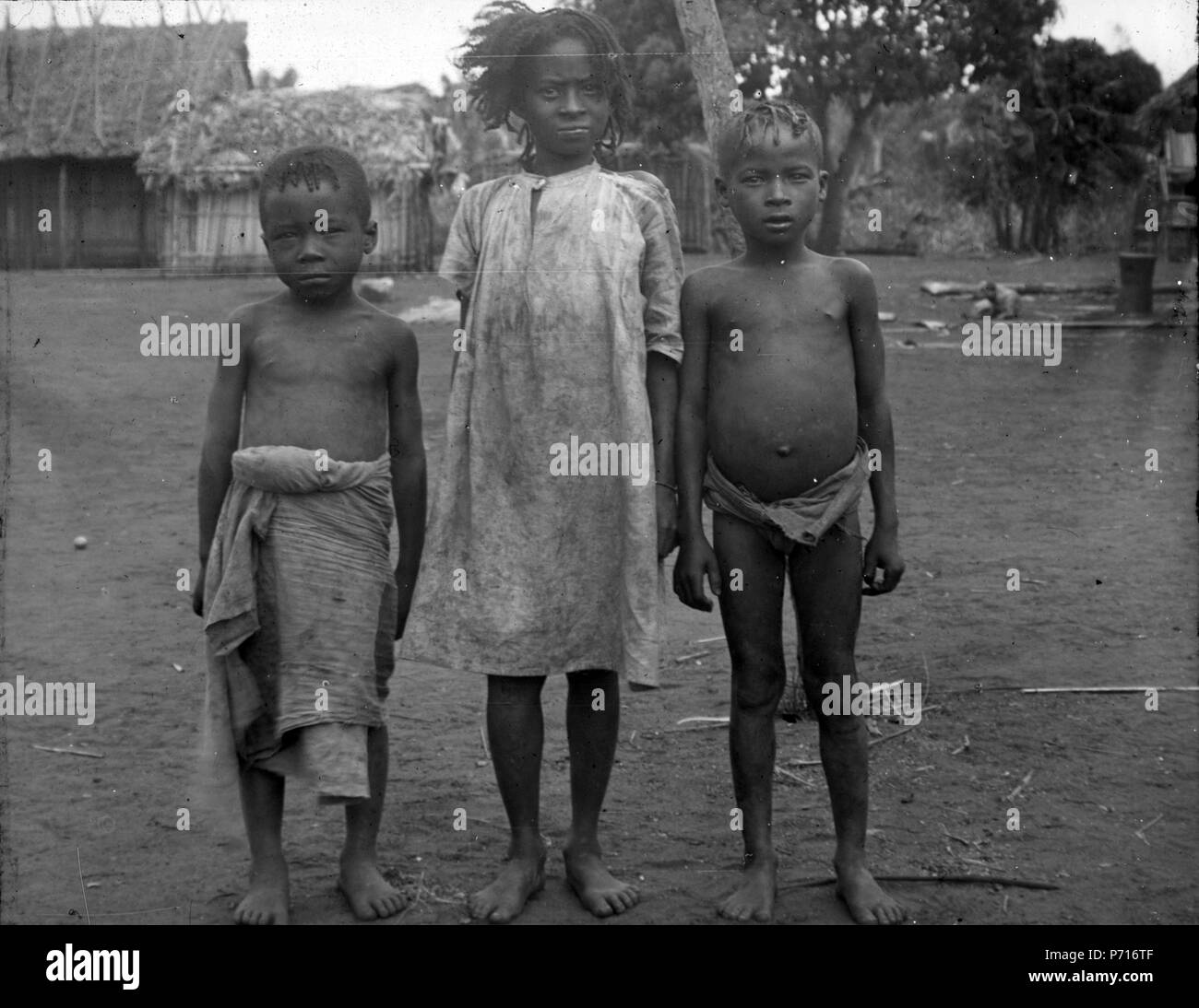 50 Sakalav-grange, en flicka och två pojkar. Ambodyfomby, n.v. Madagaskar. Ambodyfomby - SMVK - 001680 Banque D'Images