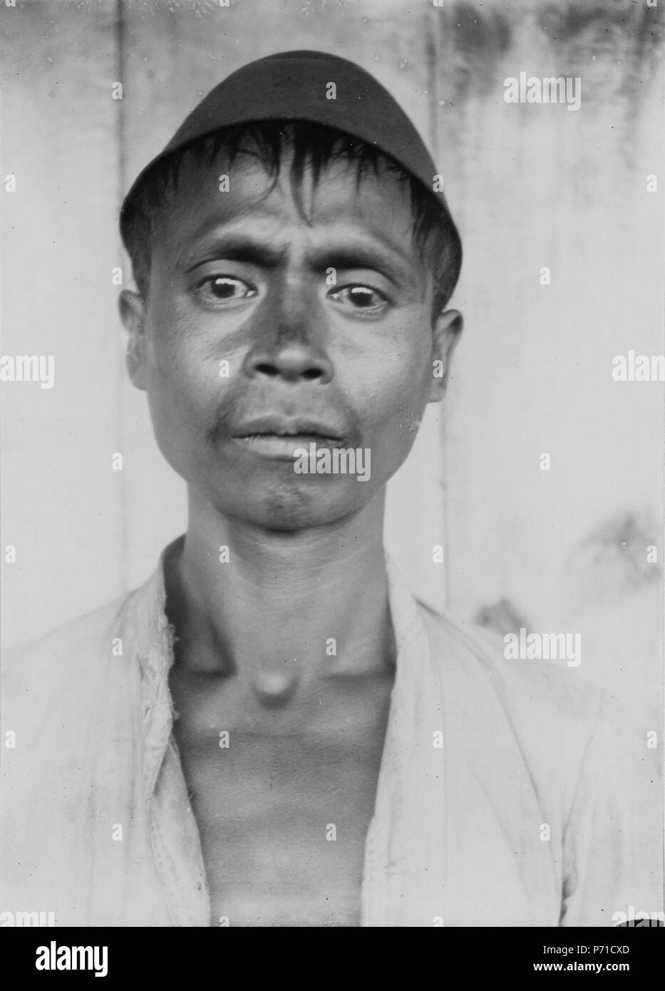 43 levererade Mongondou-man som djur åt. förf Kabupaten Bolaang Mongondow, Sulawesi, Menado - SMVK - 000270 Banque D'Images