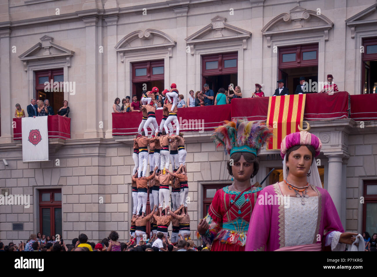 Reus, Espagne. Juin 2018 : Castells Performance avec Gegants géants ou la danse, fête traditionnelle en Catalogne. Banque D'Images